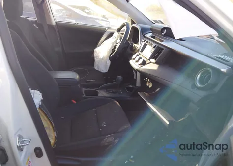 2018 Toyota Rav4 Le z USA, uszkodzony, nr VIN JTMBFREV0JJ217253